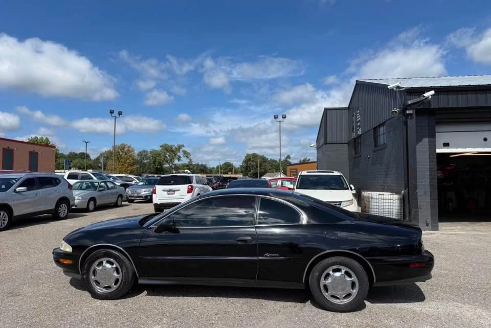 1998 Buick Riviera 8th Gen - Image 3 of 19