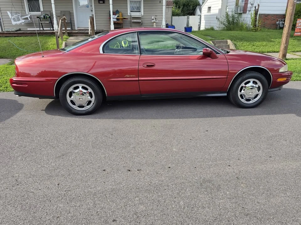 1998 Buick Riviera 8th Gen - Image 17 of 20