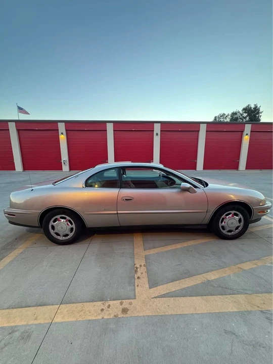 1998 Buick Riviera 8th Gen - Image 2 of 14