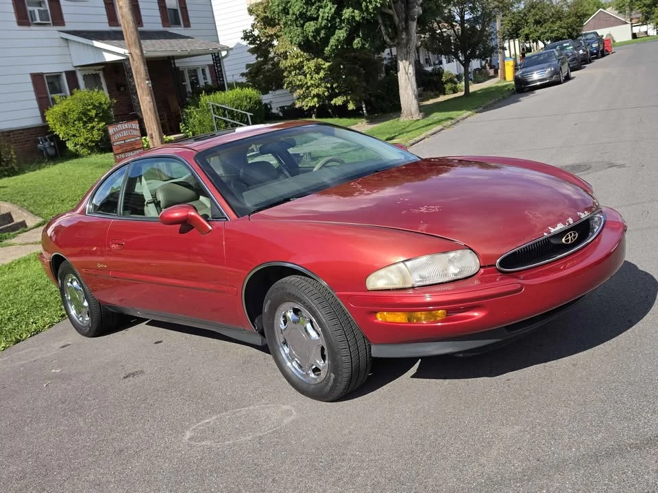 1998 Buick Riviera 8th Gen - Image 15 of 20