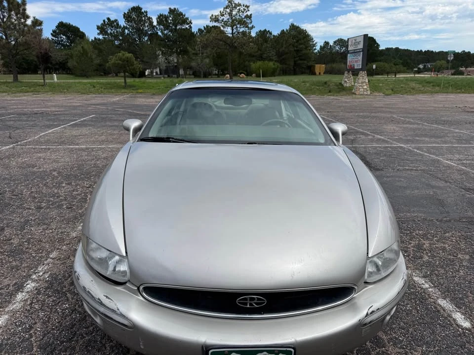 1998 Buick Riviera 8th Gen - Image 2 of 8