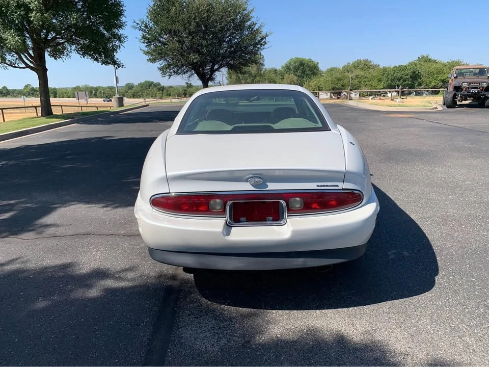 1998 Buick Riviera 8th Gen - Image 6 of 14
