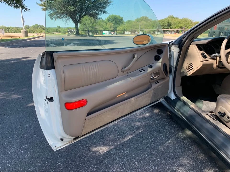 1998 Buick Riviera 8th Gen - Image 9 of 14