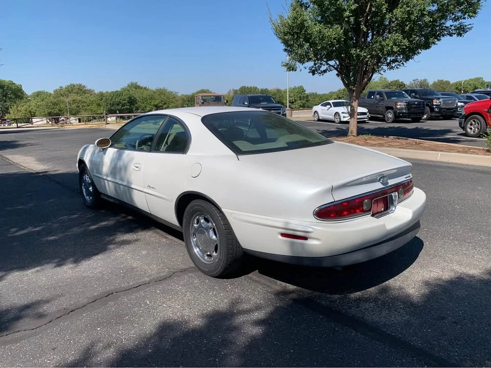 1998 Buick Riviera 8th Gen - Image 7 of 14