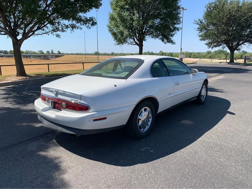 1998 Buick Riviera 8th Gen - Image 5 of 14