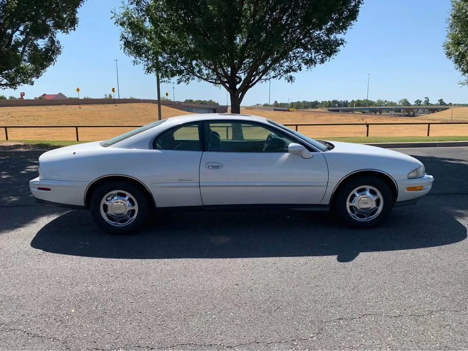 1998 Buick Riviera 8th Gen - Image 4 of 14