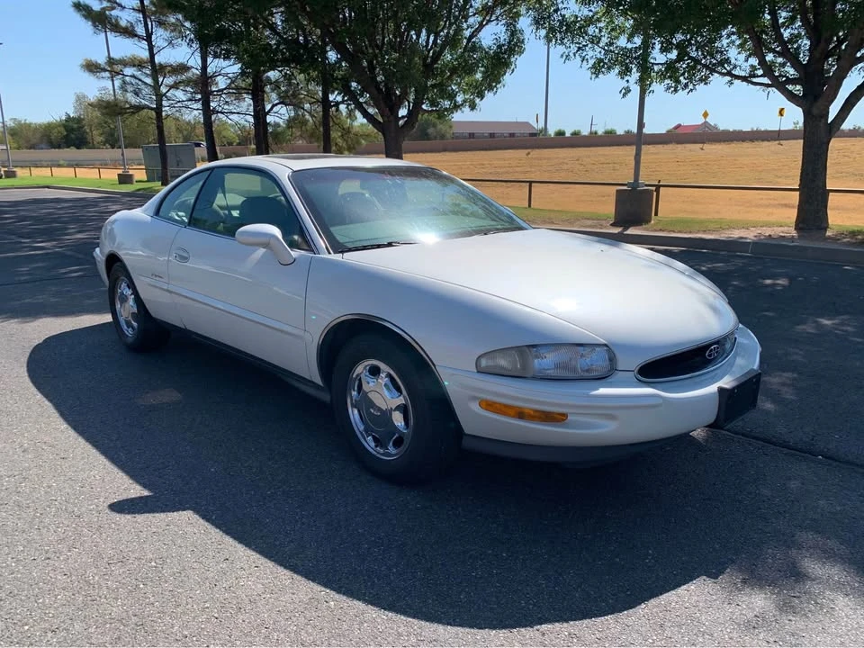 1998 Buick Riviera 8th Gen - Image 3 of 14