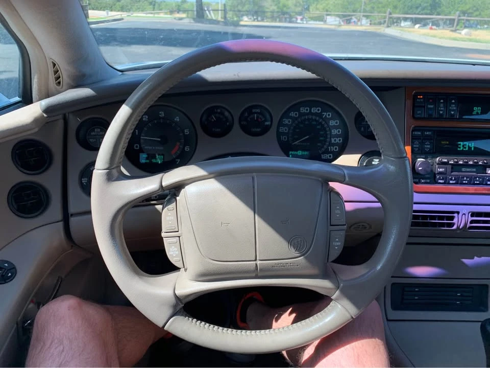 1998 Buick Riviera 8th Gen - Image 13 of 14