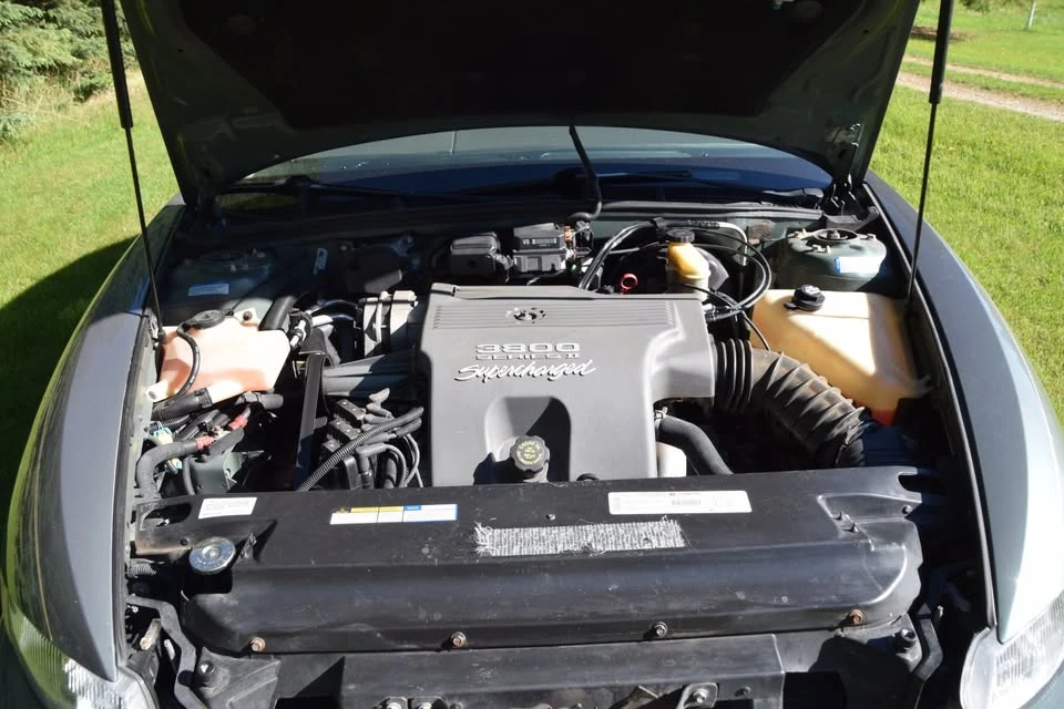 1998 Buick Riviera 8th Gen - Image 8 of 9