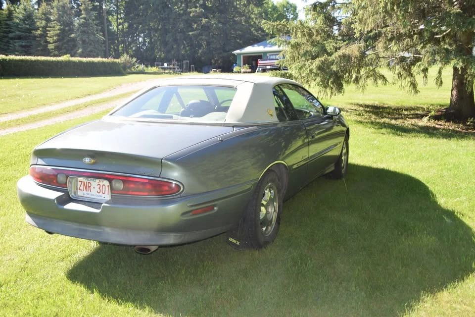 1998 Buick Riviera 8th Gen - Image 4 of 9