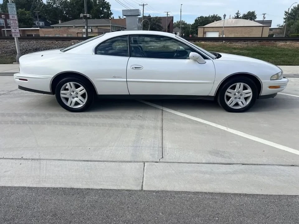1998 Buick Riviera 8th Gen - Image 8 of 20