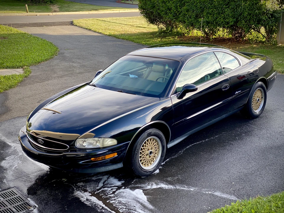 1998 Buick Riviera 8th Gen - Image 2 of 9