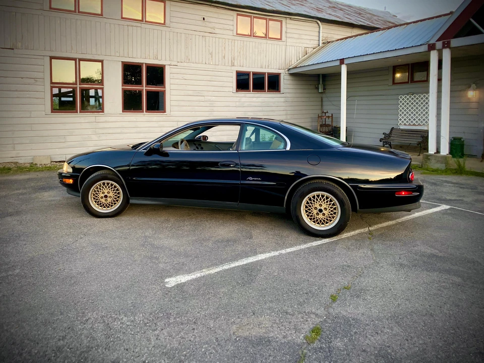 1998 Buick Riviera 8th Gen - Image 8 of 9