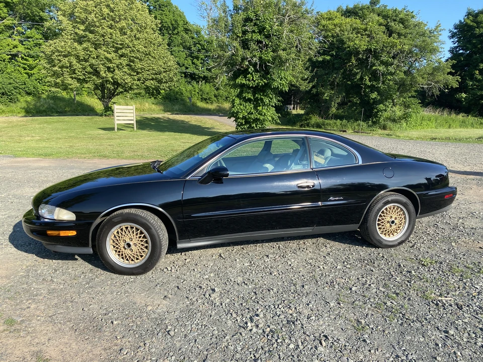 1998 Buick Riviera 8th Gen - Image 6 of 9