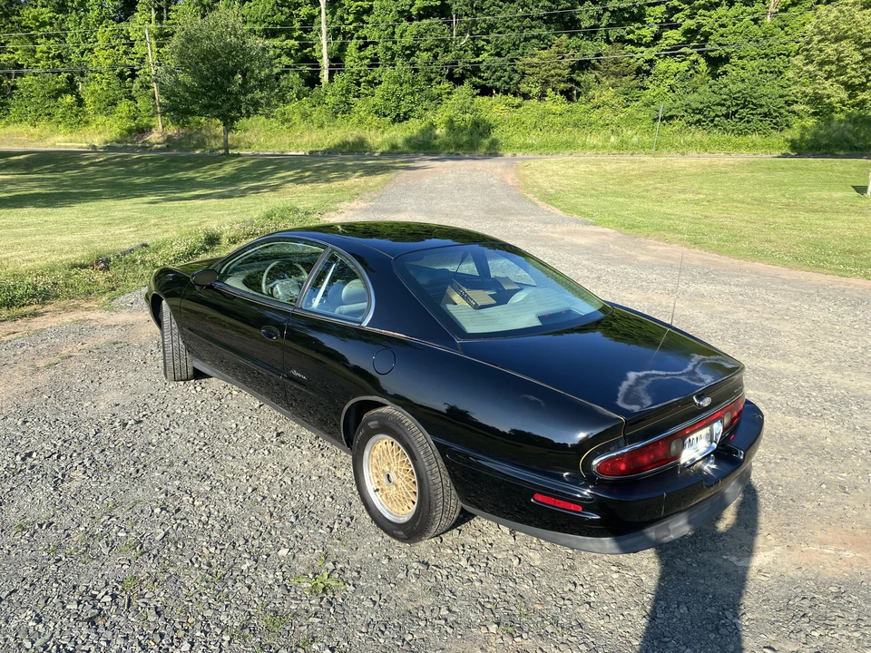 1998 Buick Riviera 8th Gen - Image 8 of 9