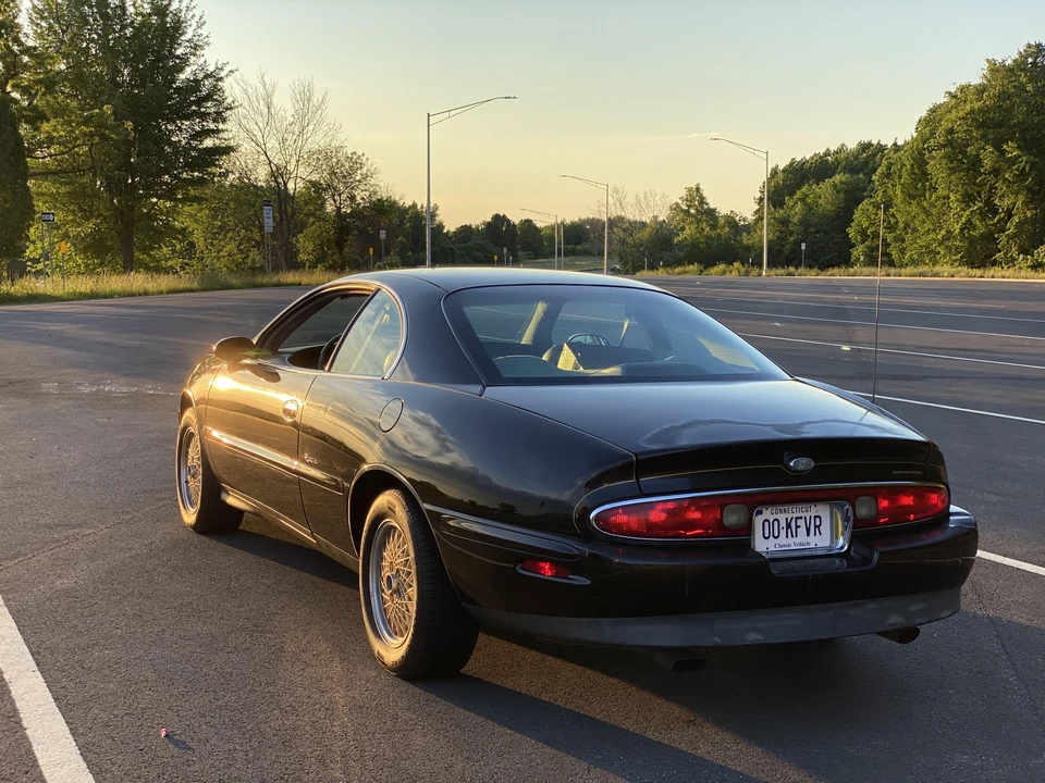 1998 Buick Riviera 8th Gen - Image 9 of 9