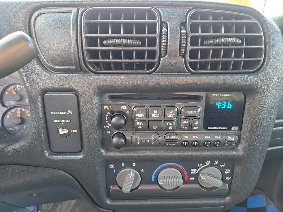 1998 Chevrolet S-10 - Image 9 of 12