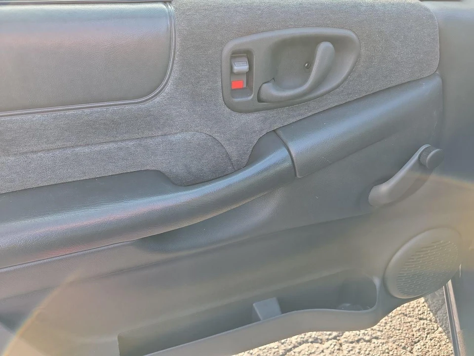 1998 Chevrolet S-10 - Image 5 of 12