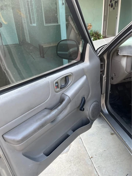 1998 Chevrolet S-10 - Image 8 of 8