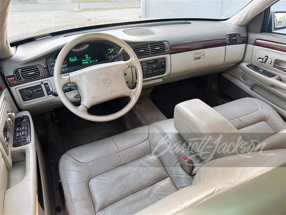 1998 Cadillac DeVille 7th Gen - Image 2 of 3