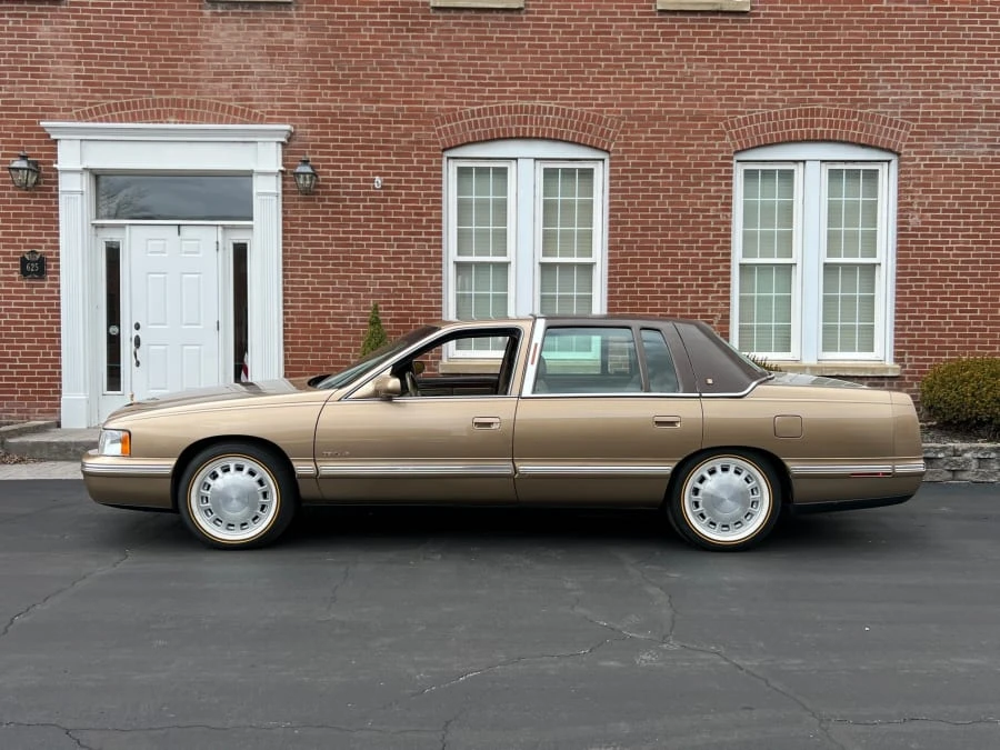1998 Cadillac DeVille 7th Gen - Image 2 of 8