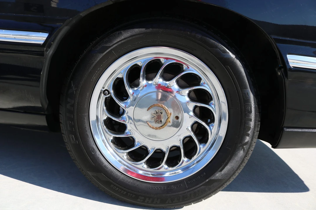 1998 Cadillac DeVille 7th Gen - Image 25 of 31