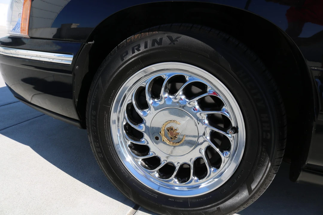 1998 Cadillac DeVille 7th Gen - Image 26 of 31