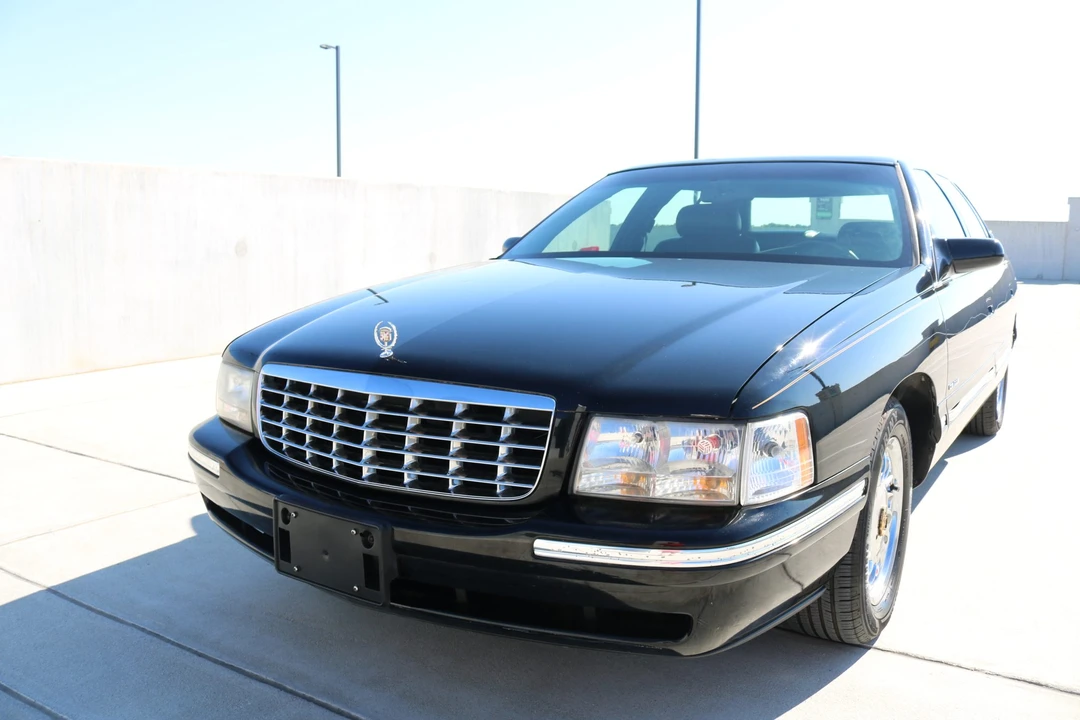 1998 Cadillac DeVille 7th Gen - Image 2 of 31