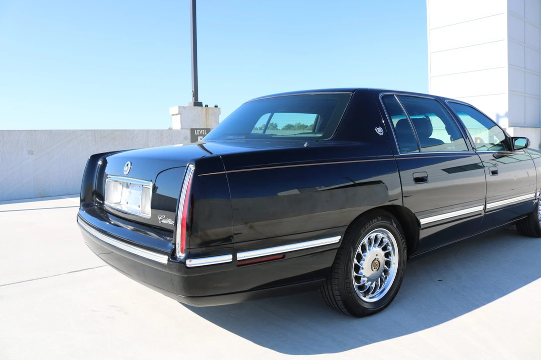 1998 Cadillac DeVille 7th Gen - Image 16 of 31