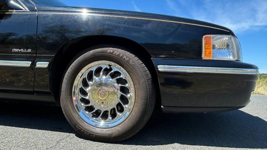 1998 Cadillac DeVille 7th Gen - Image 6 of 12