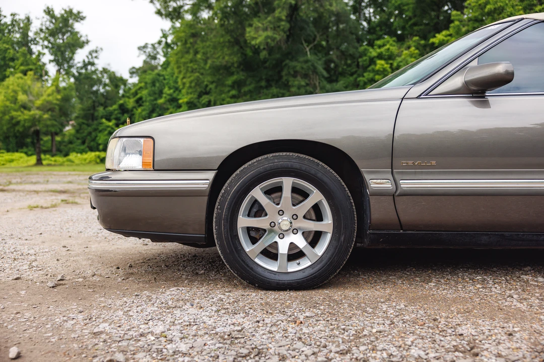 1998 Cadillac DeVille 7th Gen - Image 27 of 31