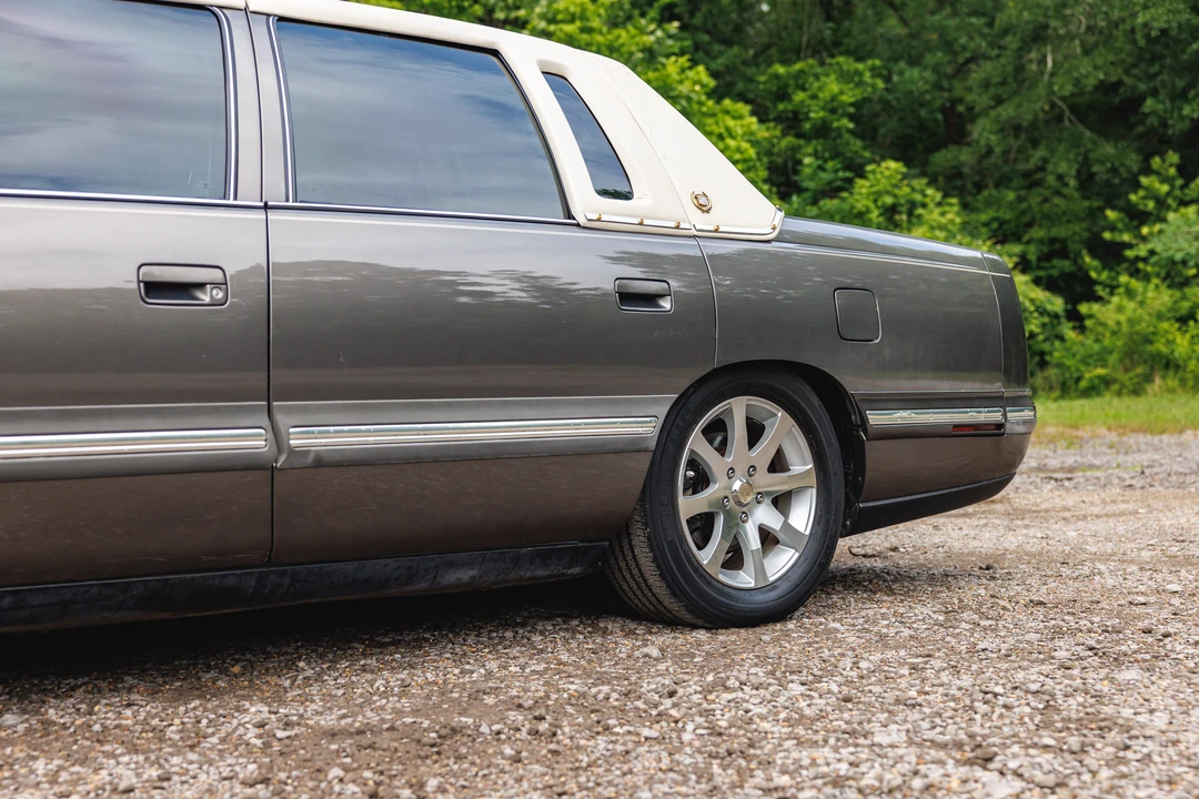 1998 Cadillac DeVille 7th Gen - Image 29 of 31