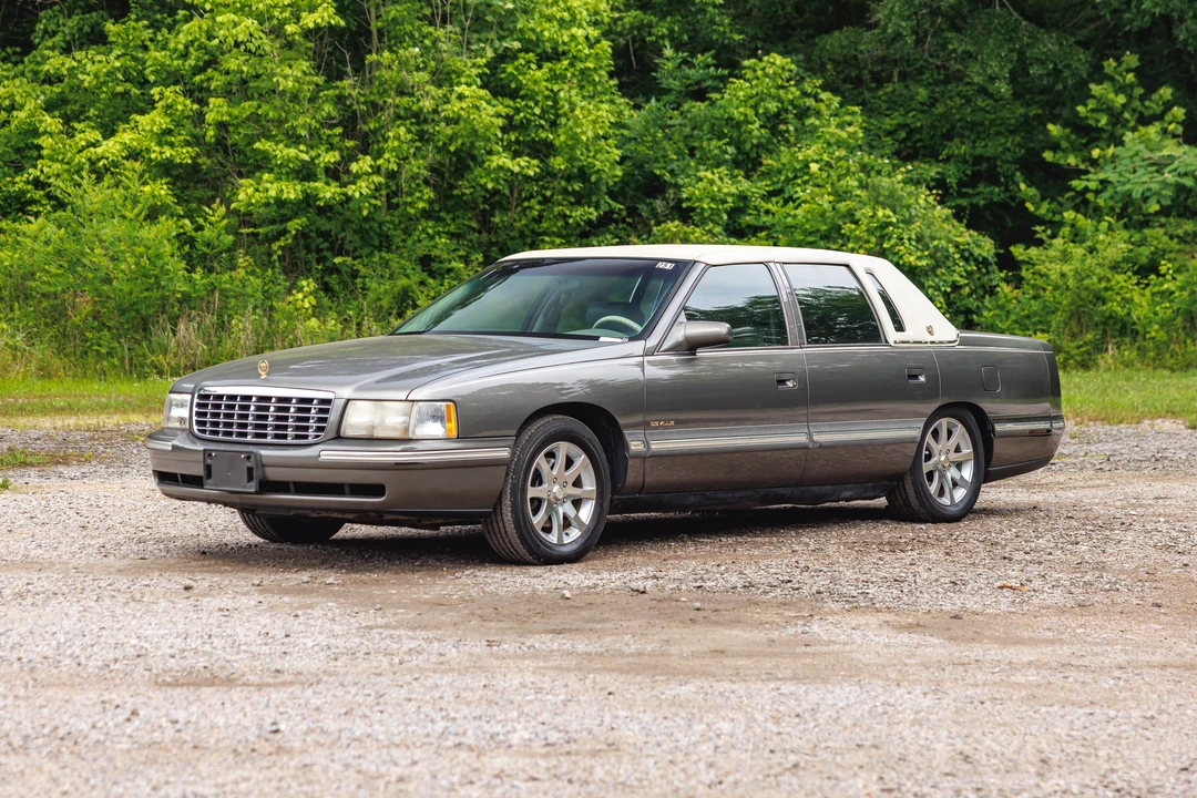 1998 Cadillac DeVille 7th Gen - Image 2 of 31