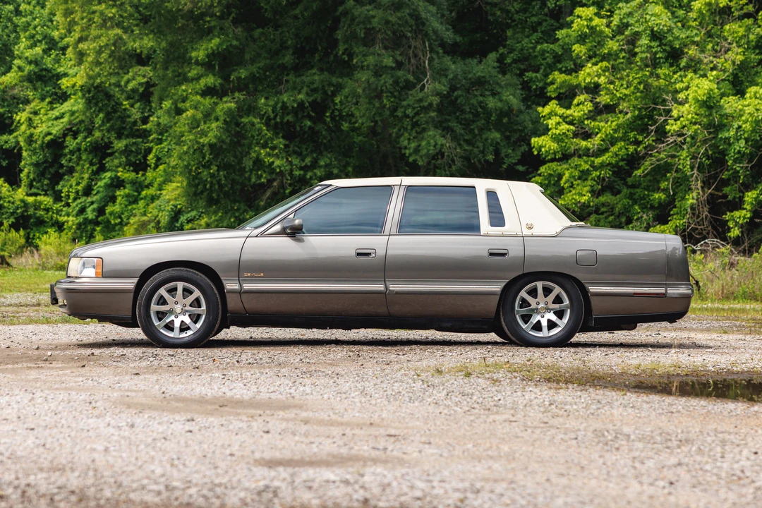 1998 Cadillac DeVille 7th Gen - Image 12 of 31