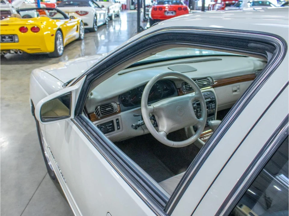 1998 Cadillac DeVille 7th Gen - Image 21 of 31