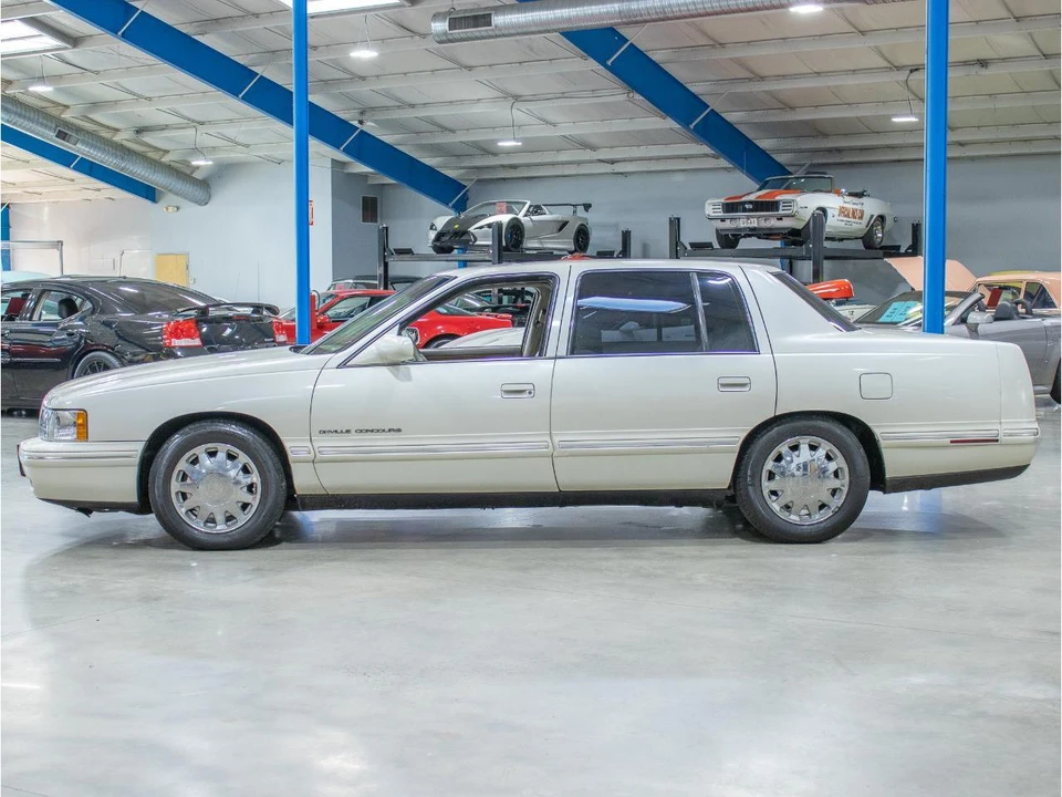 1998 Cadillac DeVille 7th Gen - Image 4 of 31
