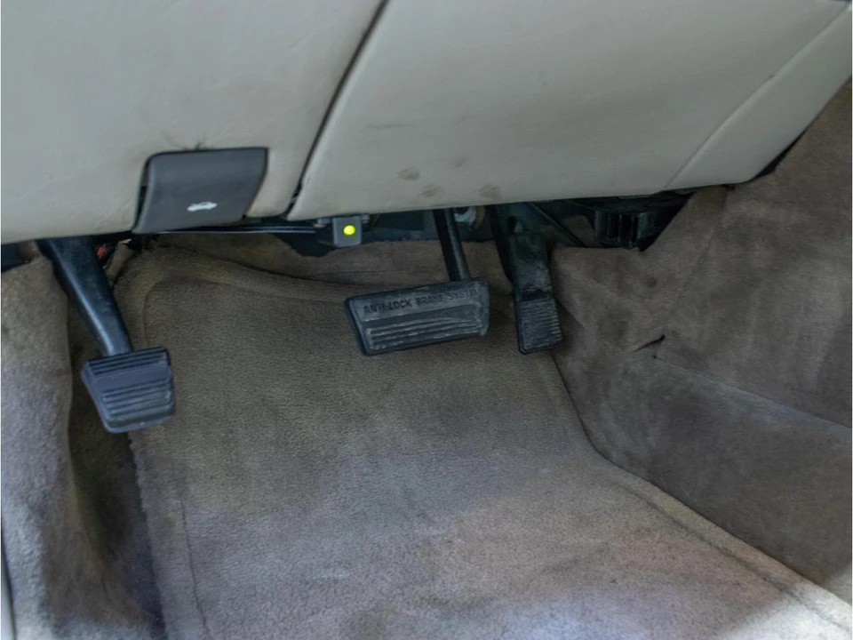 1998 Cadillac DeVille 7th Gen - Image 26 of 31