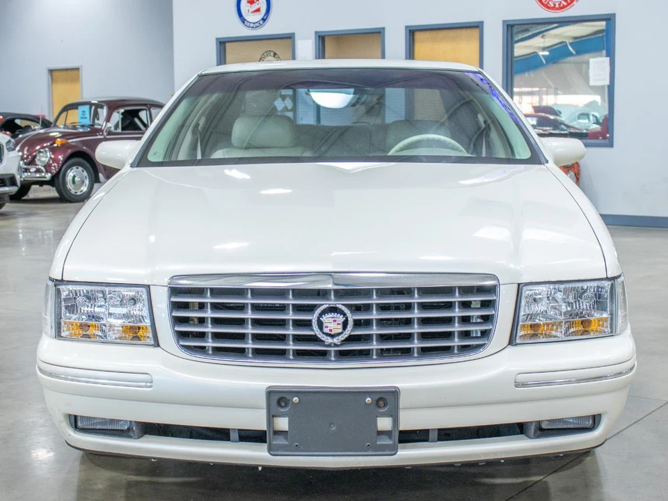 1998 Cadillac DeVille 7th Gen - Image 2 of 31