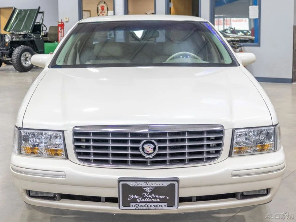 1998 Cadillac DeVille 7th Gen - Image 2 of 21