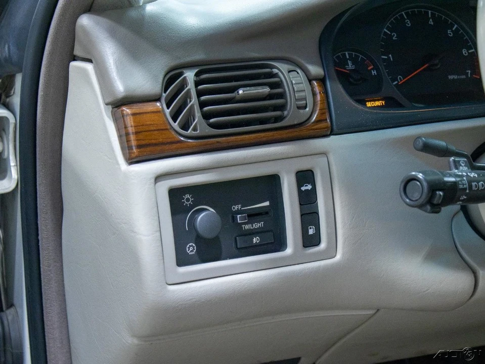 1998 Cadillac DeVille 7th Gen - Image 23 of 24