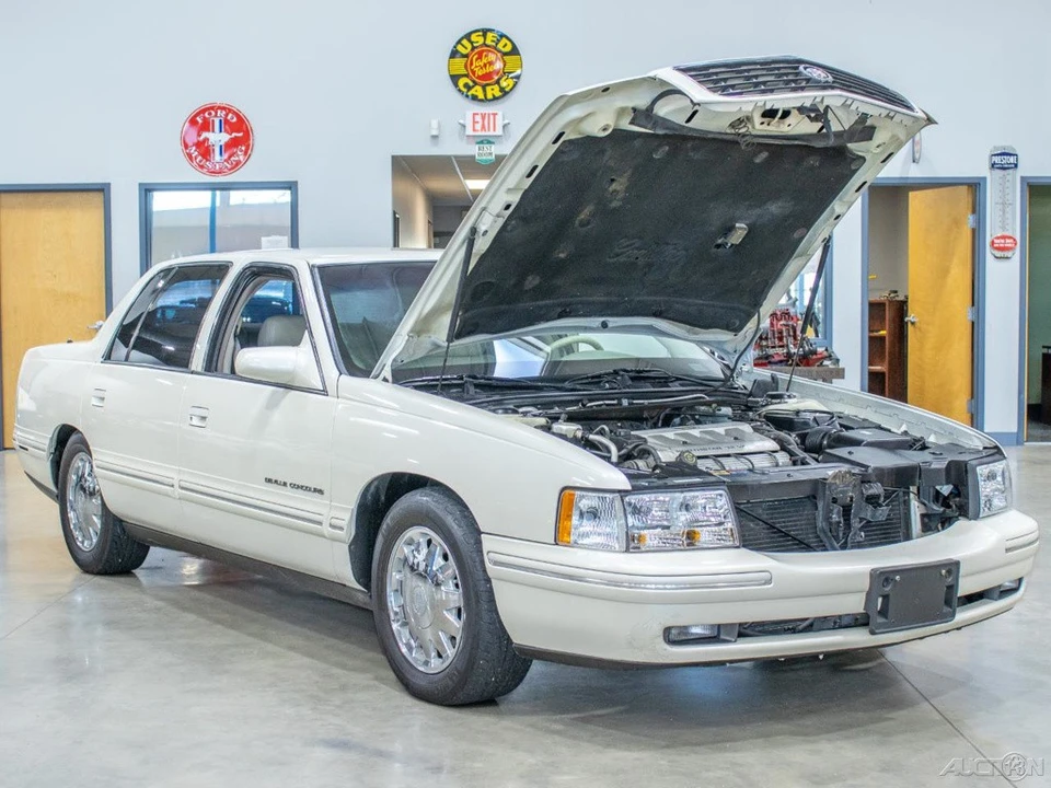 1998 Cadillac DeVille 7th Gen - Image 10 of 24