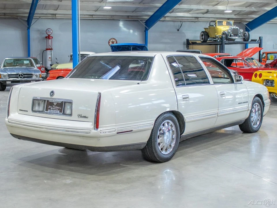 1998 Cadillac DeVille 7th Gen - Image 7 of 24