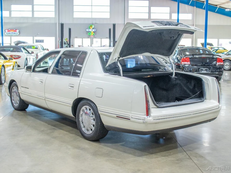 1998 Cadillac DeVille 7th Gen - Image 16 of 24