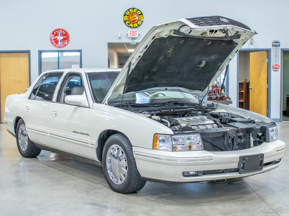 1998 Cadillac DeVille 8th Gen - Image 9 of 21