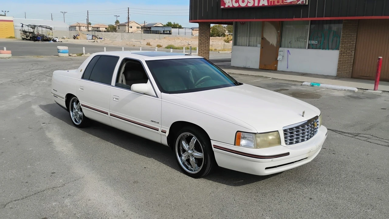 1998 Cadillac DeVille 8th Gen - Image 8 of 9