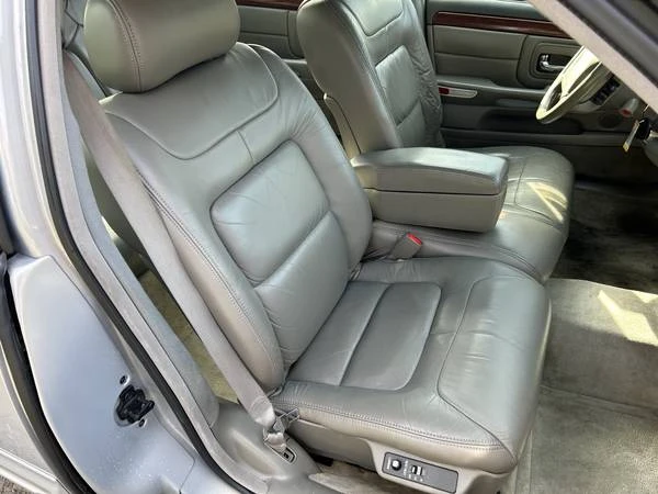 1998 Cadillac DeVille 8th Gen - Image 9 of 19