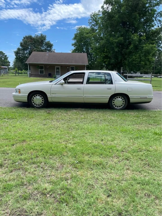1998 Cadillac DeVille 7th Gen - Image 3 of 15