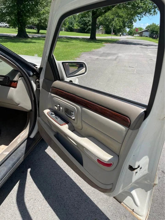 1998 Cadillac DeVille 7th Gen - Image 6 of 15