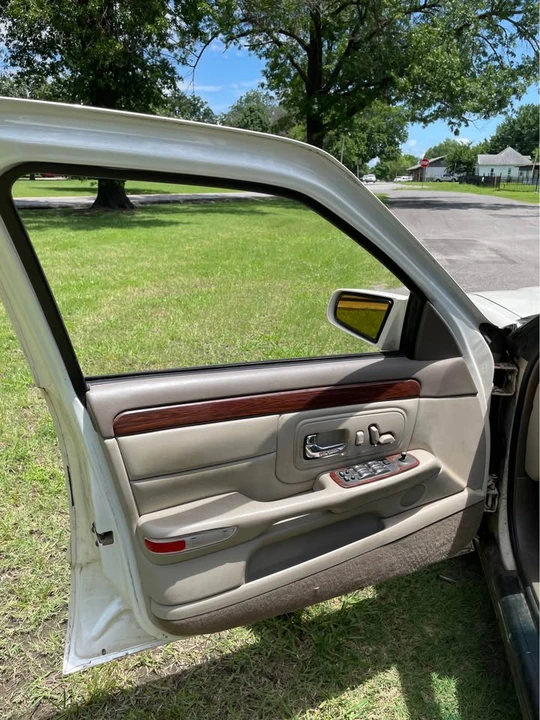 1998 Cadillac DeVille 7th Gen - Image 5 of 15