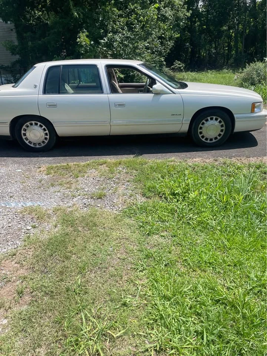 1998 Cadillac DeVille 7th Gen - Image 14 of 15